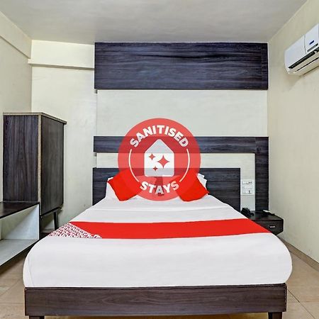 Oyo 82461 Hotel Darshan Banquet And Rooms Surate Exterior foto