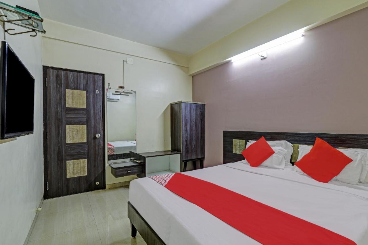 Oyo 82461 Hotel Darshan Banquet And Rooms Surate Exterior foto