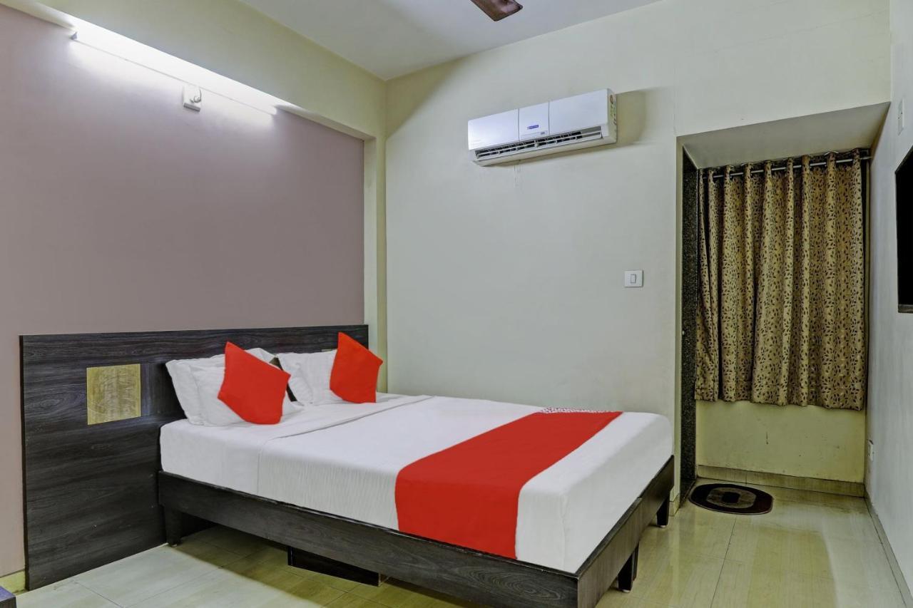 Oyo 82461 Hotel Darshan Banquet And Rooms Surate Exterior foto