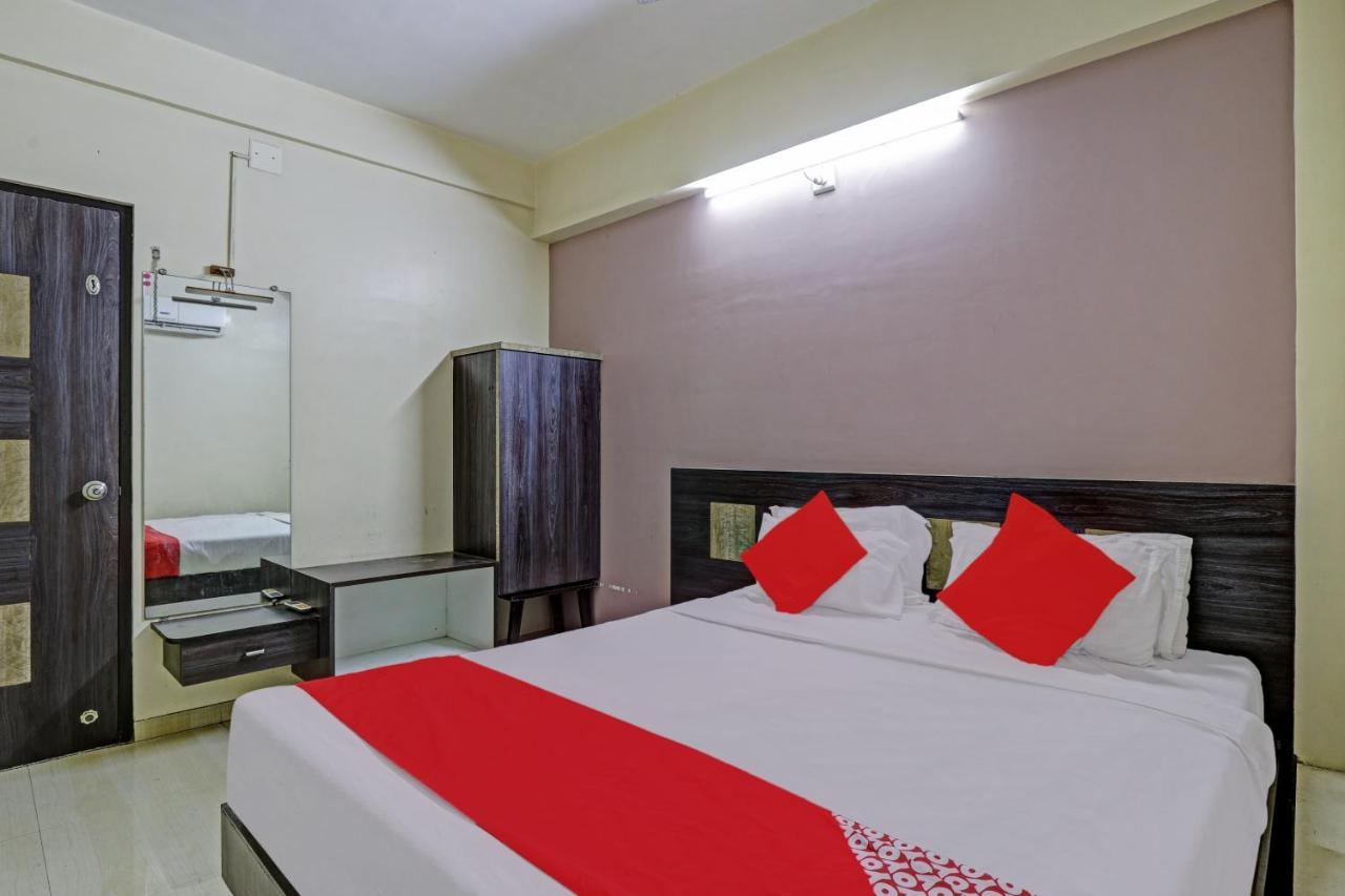 Oyo 82461 Hotel Darshan Banquet And Rooms Surate Exterior foto