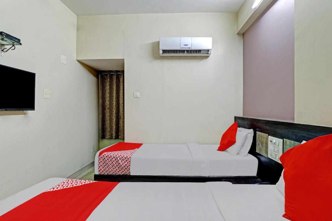 Oyo 82461 Hotel Darshan Banquet And Rooms Surate Exterior foto