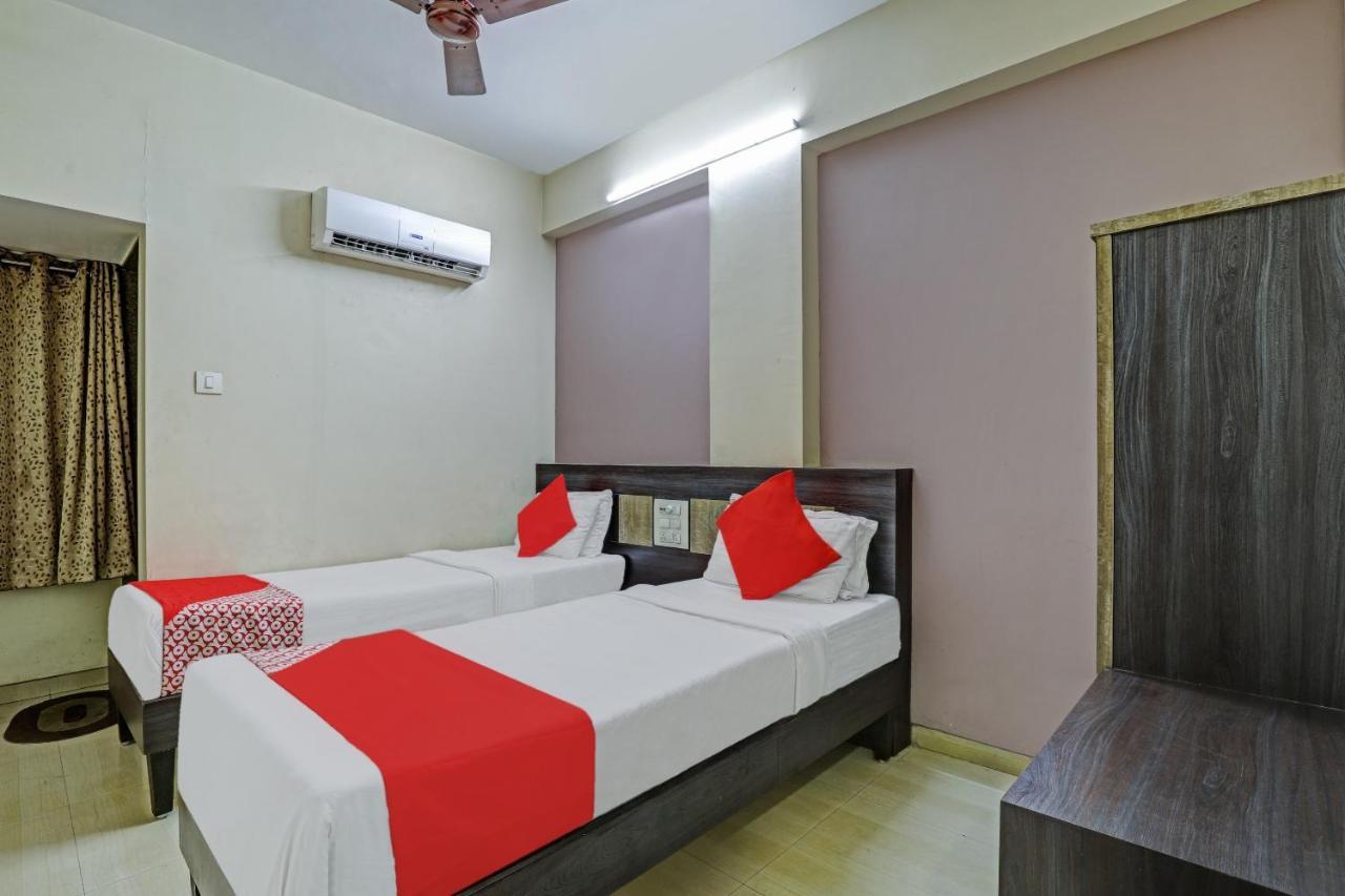 Oyo 82461 Hotel Darshan Banquet And Rooms Surate Exterior foto