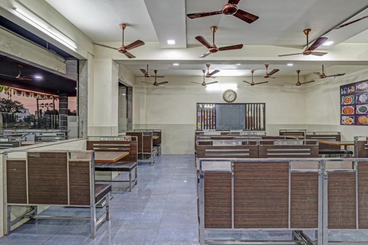 Oyo 82461 Hotel Darshan Banquet And Rooms Surate Exterior foto