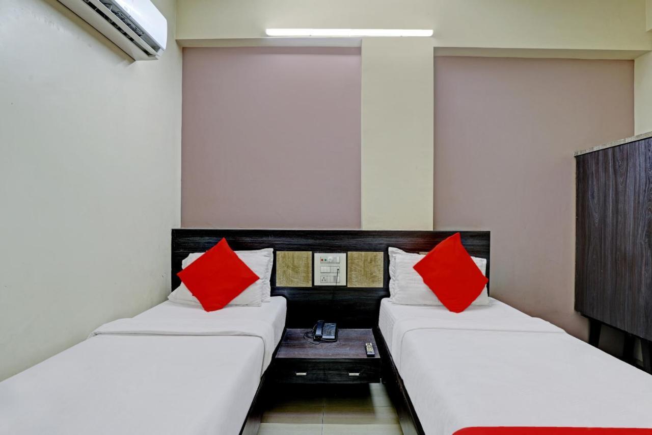 Oyo 82461 Hotel Darshan Banquet And Rooms Surate Exterior foto